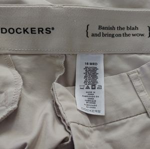 Dockers Size 16 Banish the Blah Bootcut Khakis